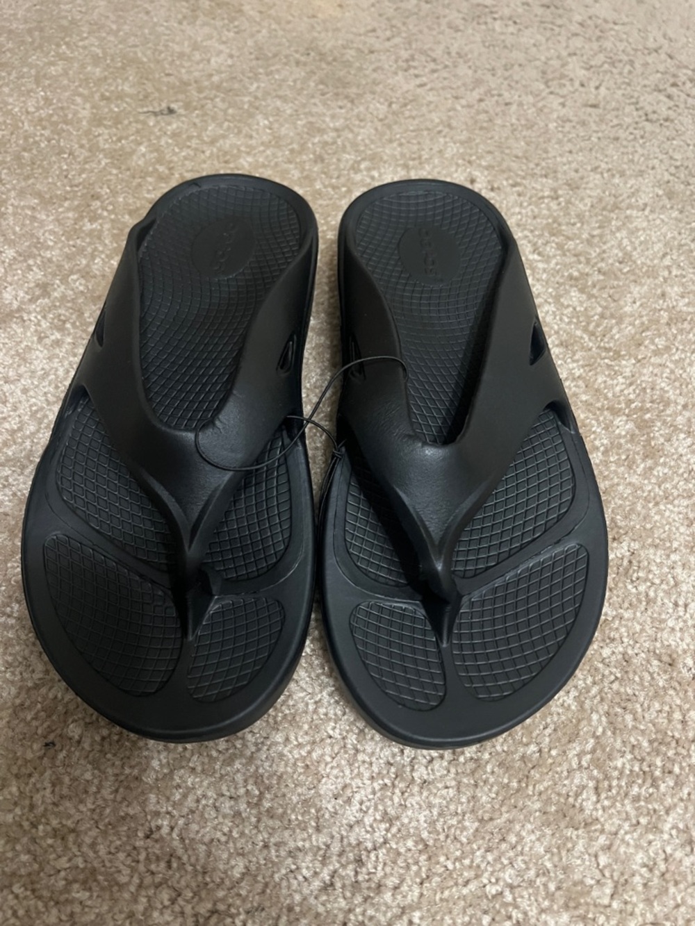 OOFOS Black Women's Recovery Foam Thong Sandals - Picture 2 of 7